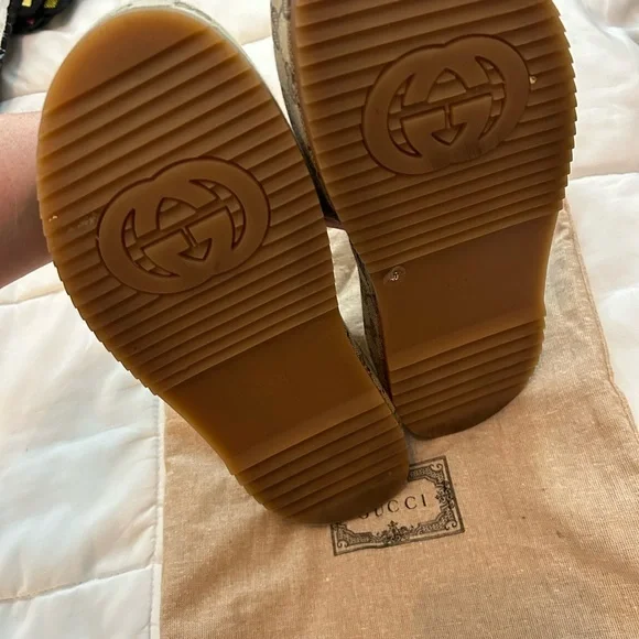 Gucci Beige Monogram Platform Sandals size 40 - Picture 4 of 4